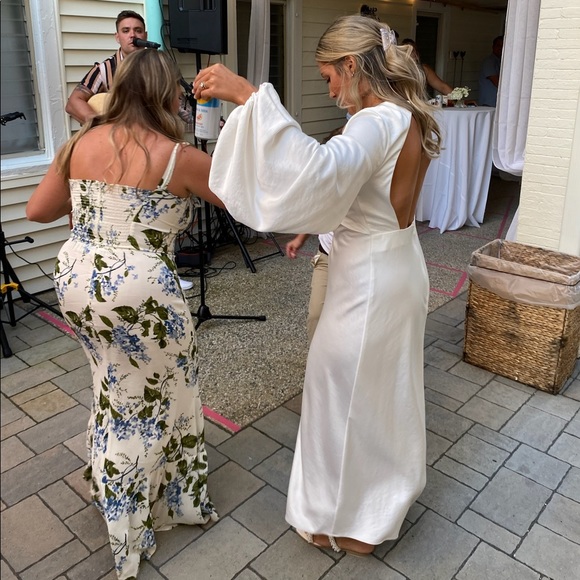 Significant Other Long Sleeve Open-Back Midi Dress - Ivory - Picture 4 of 5